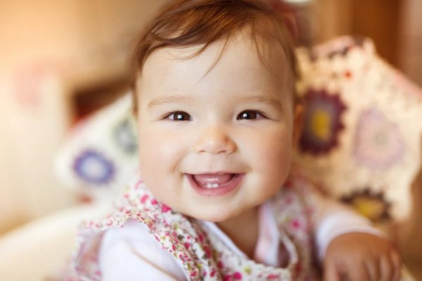 Dấu hiệu trẻ 4 tháng tuổi mọc răng