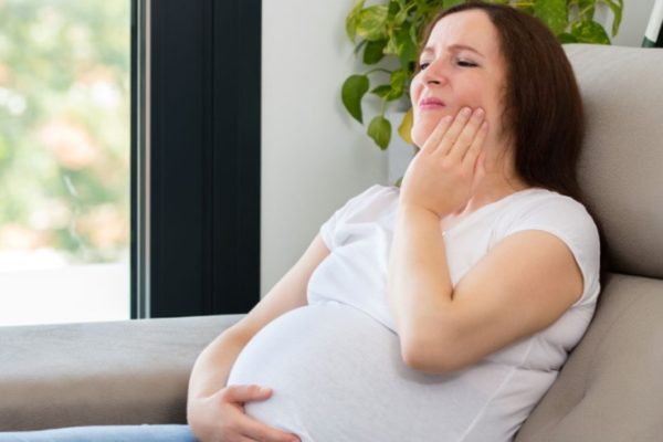 Phụ nữ mang thai hoặc đang cho con bú có nhổ răng khôn được không? Phụ nữ mang thai hoặc đang cho con bú có nhổ răng khôn được không?