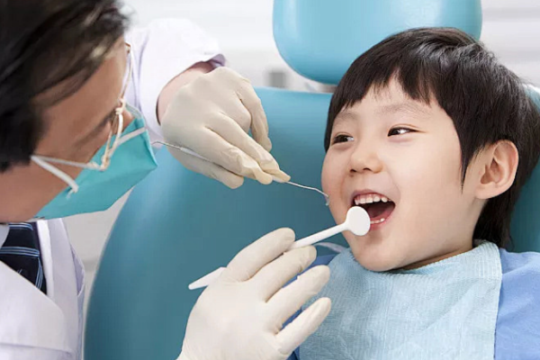 Răng sữa của bé lung lay bao lâu thì nên nhổ? Răng sữa của bé lung lay bao lâu thì nên nhổ?