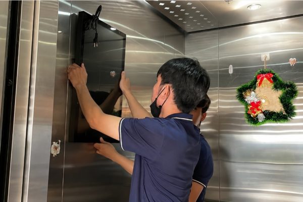 Yêu cầu kỹ thuật đặc biệt khi lắp màn hình LCD thang máy Yêu cầu kỹ thuật đặc biệt khi lắp màn hình LCD thang máy