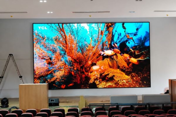 Lắp đặt màn hình led hội trường cần xem xét các vấn đề gì?