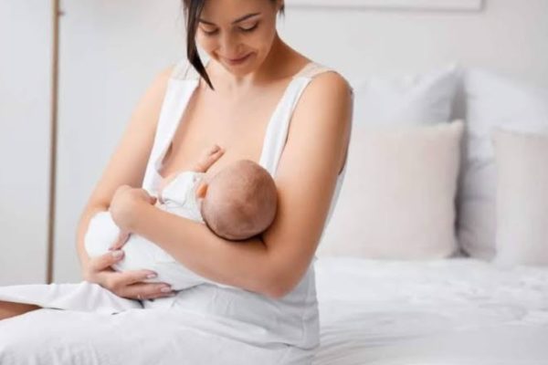 Đang cho con bú có niềng răng được không? Đang cho con bú có niềng răng được không?
